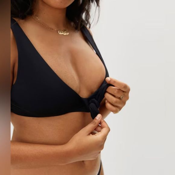 NWT Everlane The Tie-Front Bikini Top in Black
Size S - Picture 2 of 7